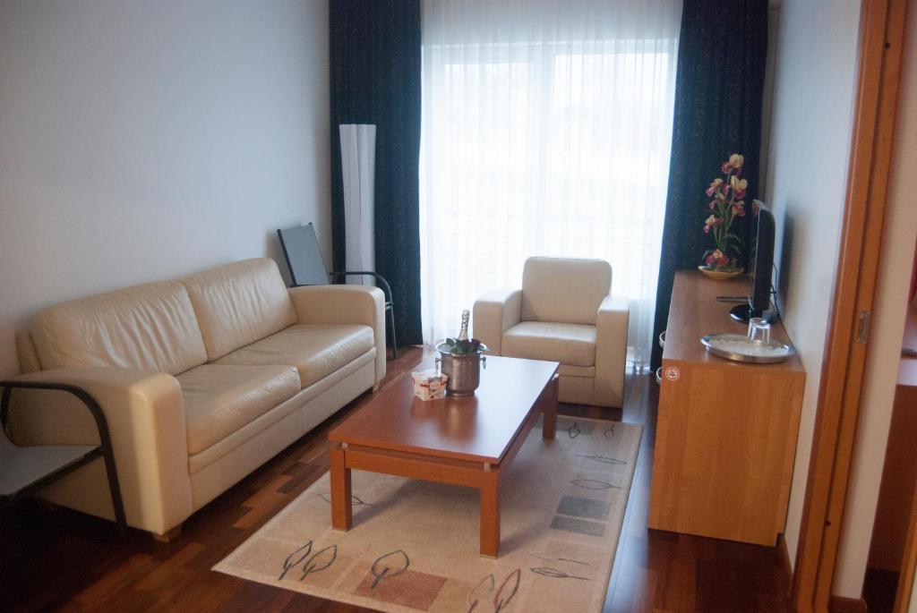 Raadimoisa Hotell Tartu Buitenkant foto