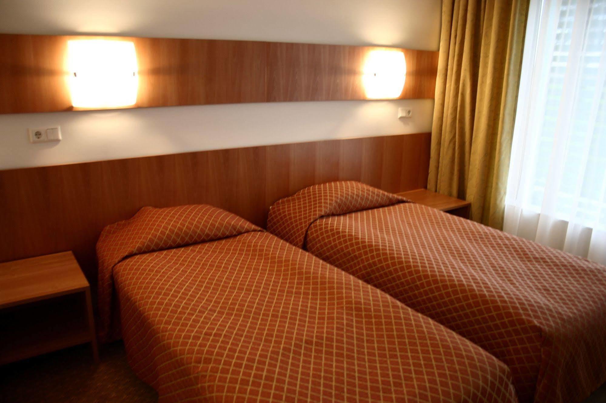 Raadimoisa Hotell Tartu Buitenkant foto