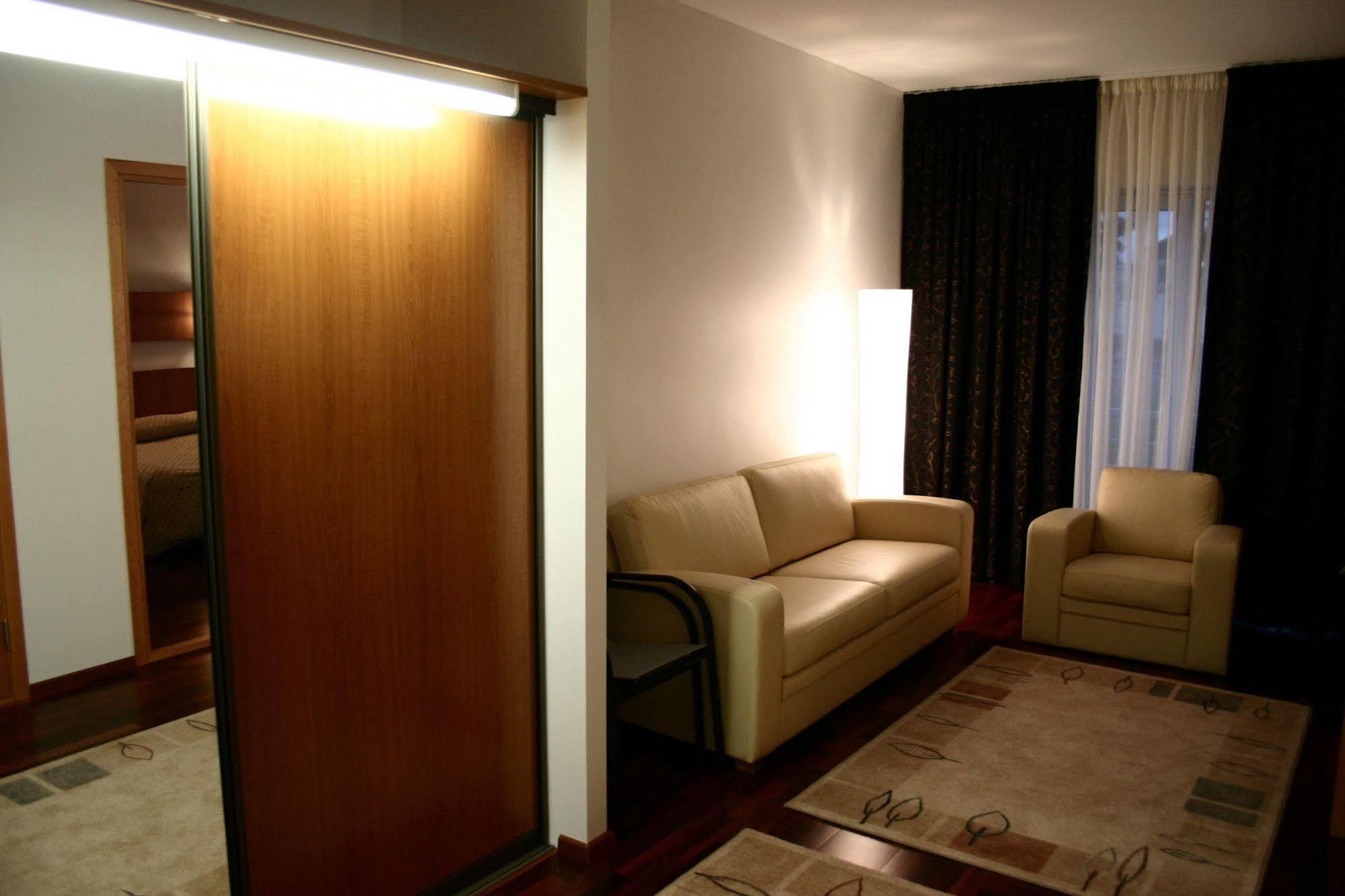 Raadimoisa Hotell Tartu Buitenkant foto