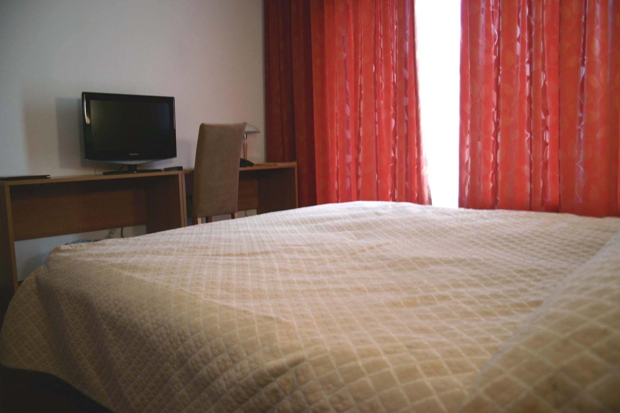 Raadimoisa Hotell Tartu Buitenkant foto