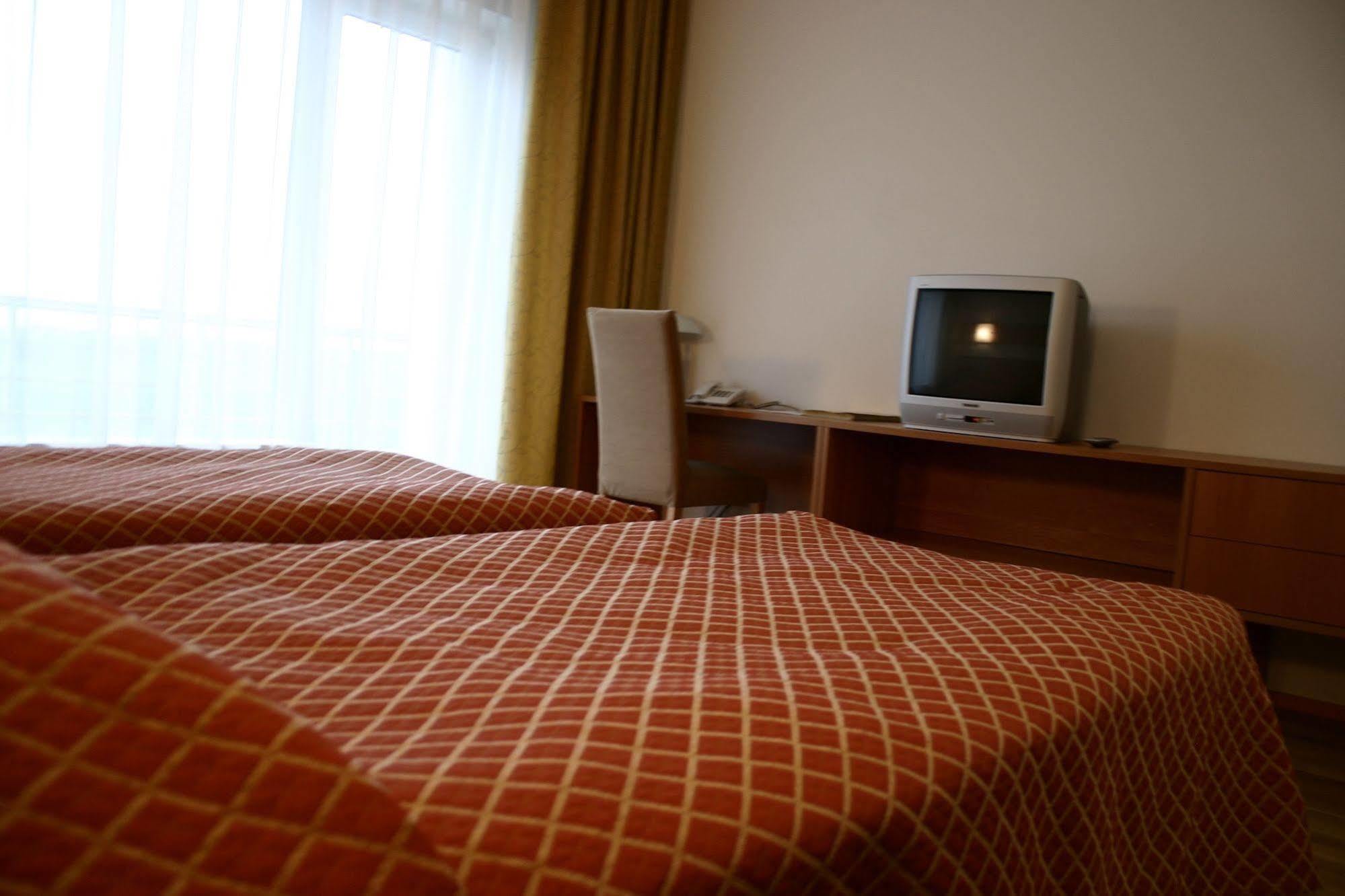 Raadimoisa Hotell Tartu Buitenkant foto