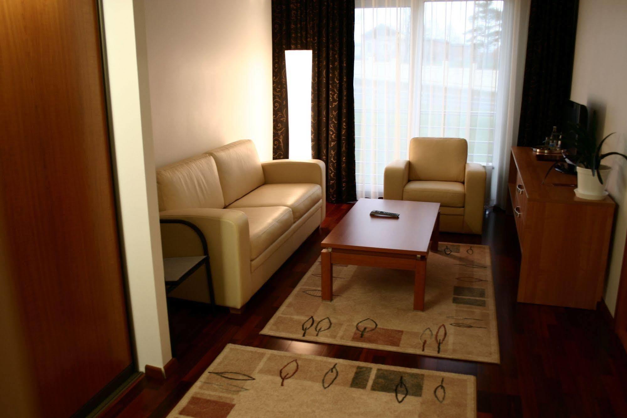 Raadimoisa Hotell Tartu Buitenkant foto